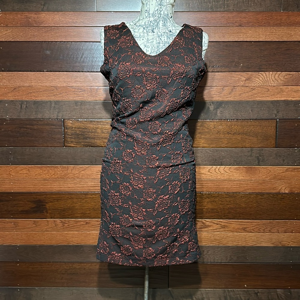 Donna Ricco V Neck Textured Black and Red Floral Midi Dress